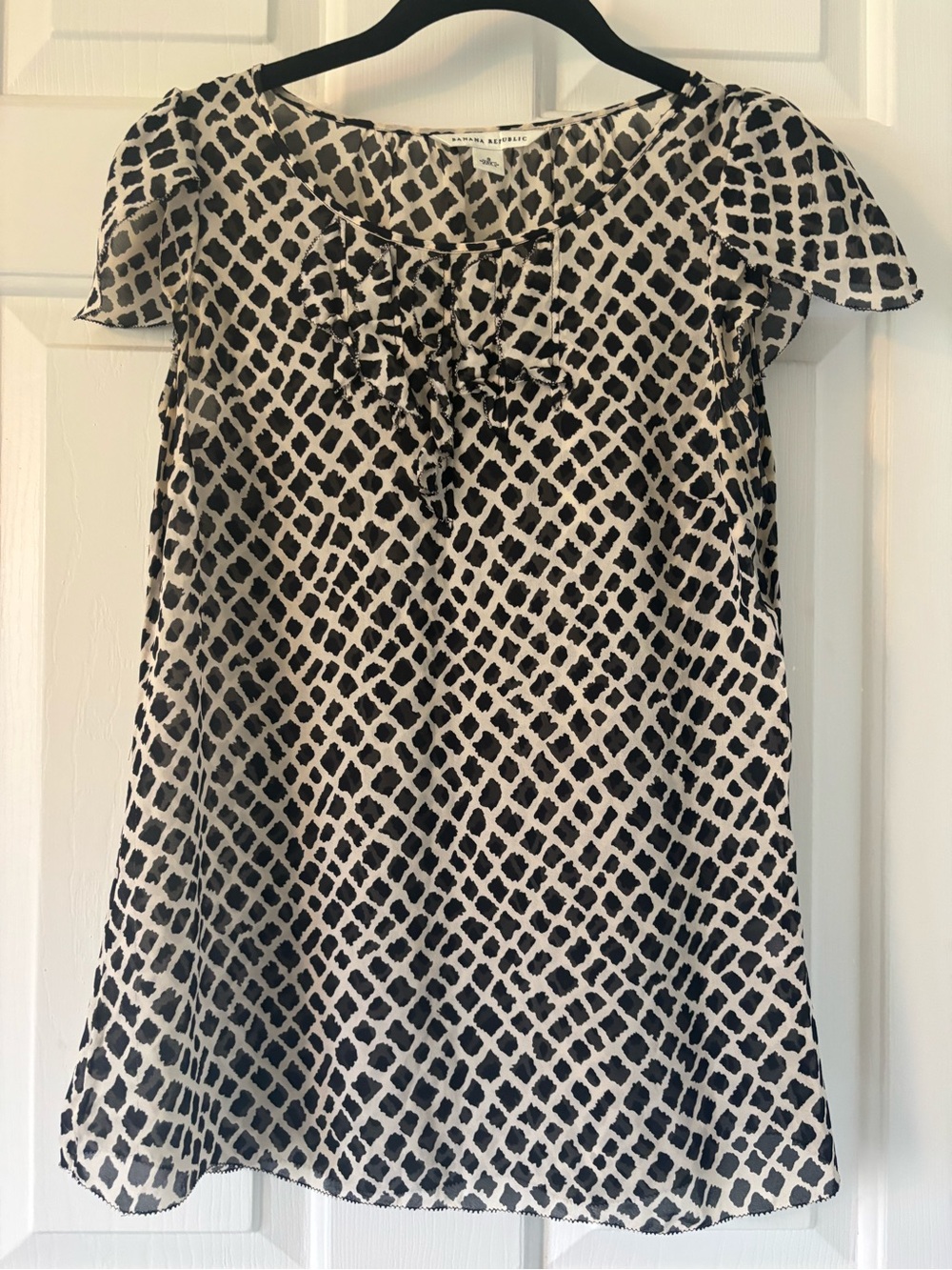 Banana Republic 100% Silk Leopard Print Flutter Sleeve Blouse S